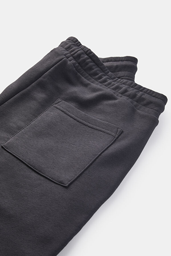 Koyu Gri Boru Paça Spor Pantolon 5