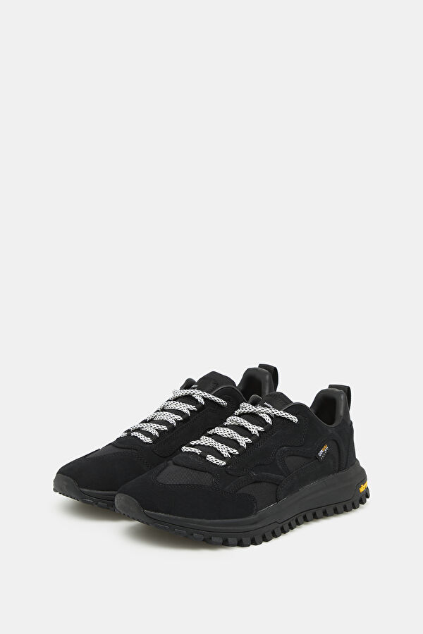 Black Sneaker 2