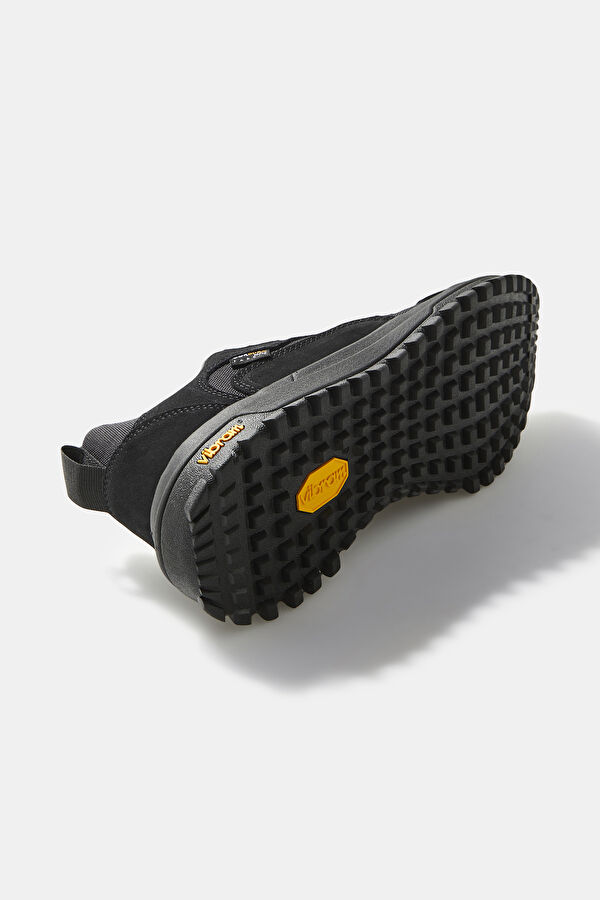 Black Sneaker 4