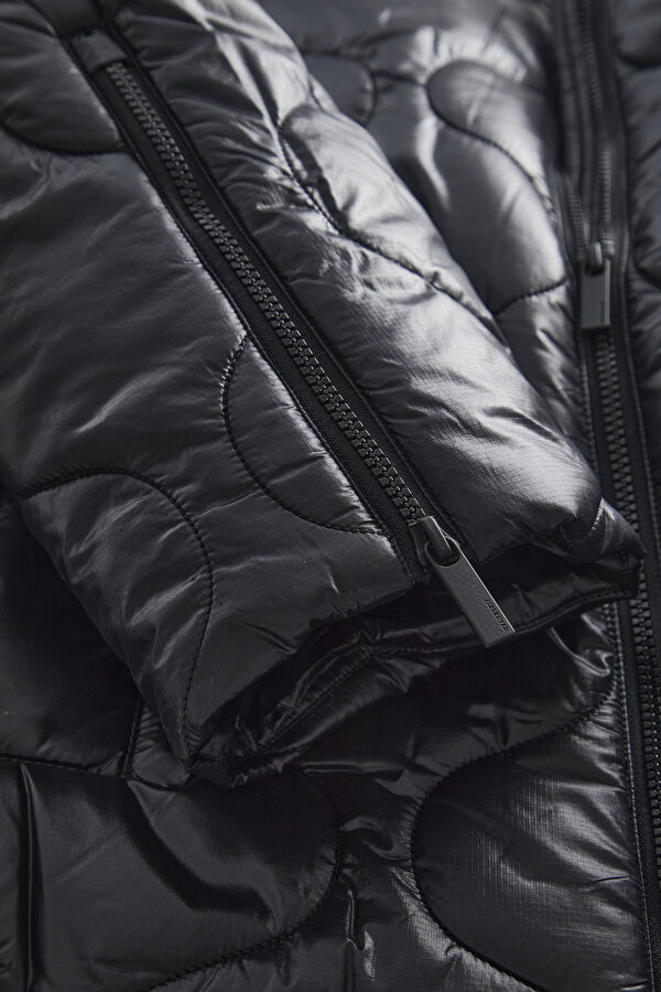 Siyah %100 Recycled Kadın Mont 4