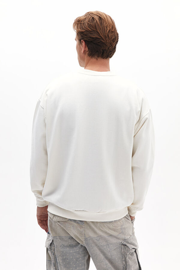 Krem Relax Kalıp Bisiklet Yaka Erkek Sweatshirt 3