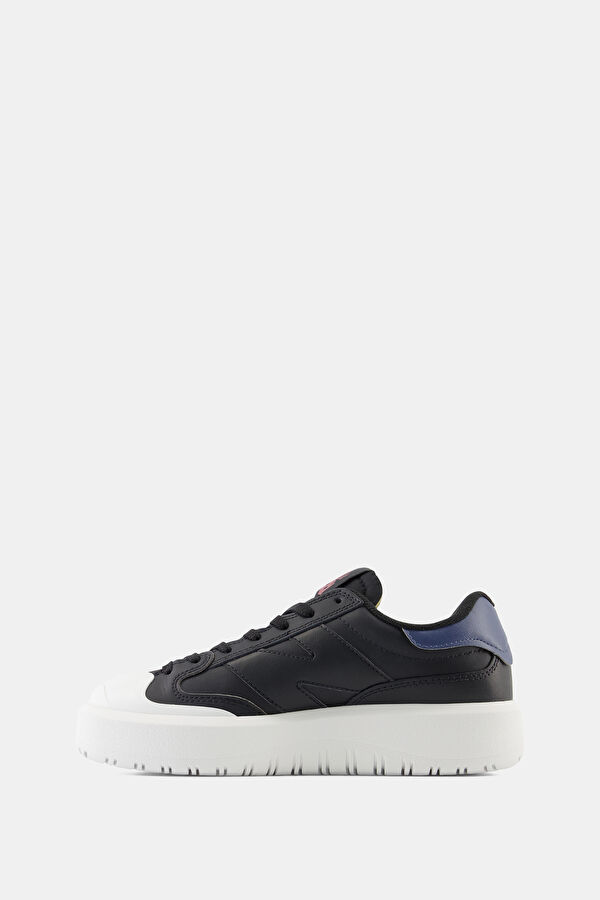 Black Sneaker 2