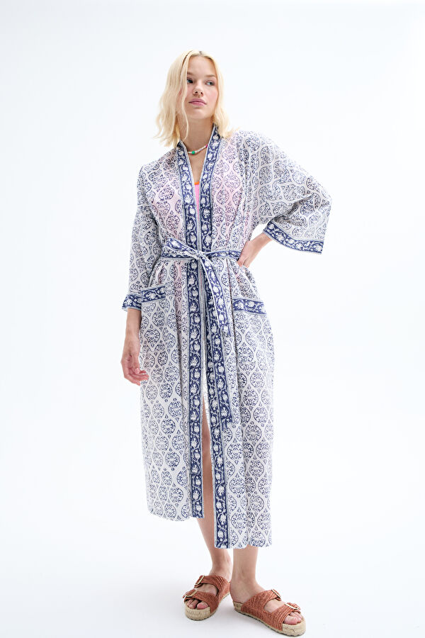 Beyaz Kadın Kaftan