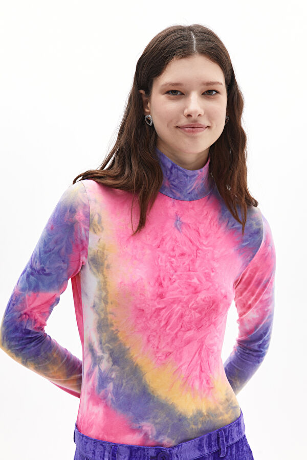 Close Fit Blue Design Filled Turtleneck Body 2