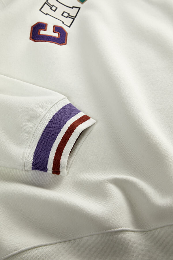 Beyaz Bisiklet Yaka Sweatshirt 4