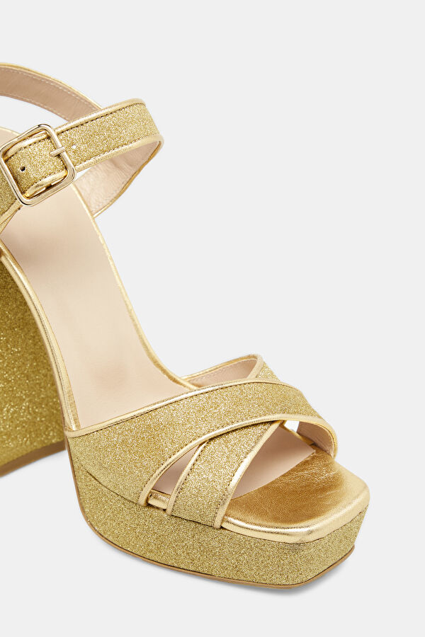 Gold Shoe 4