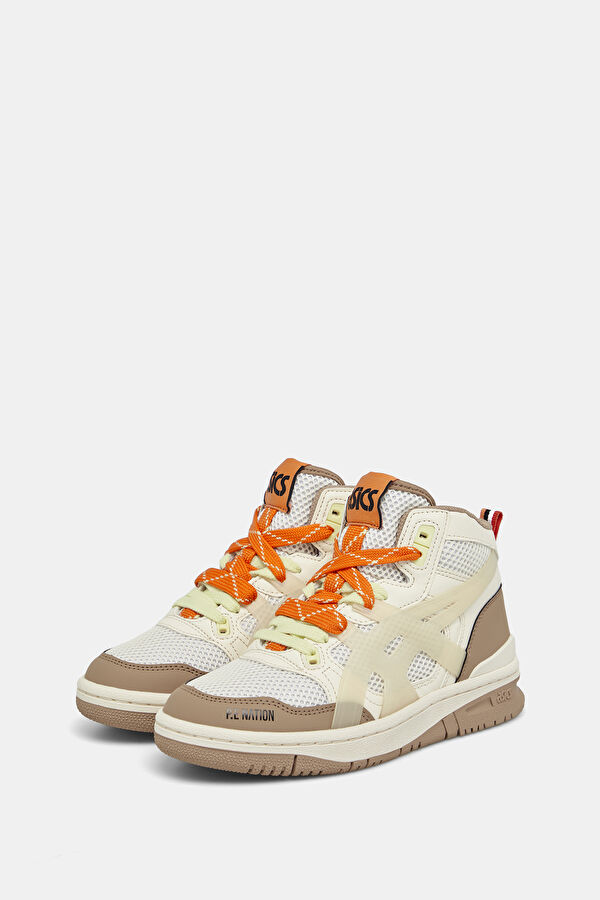 Cream Sneaker 2