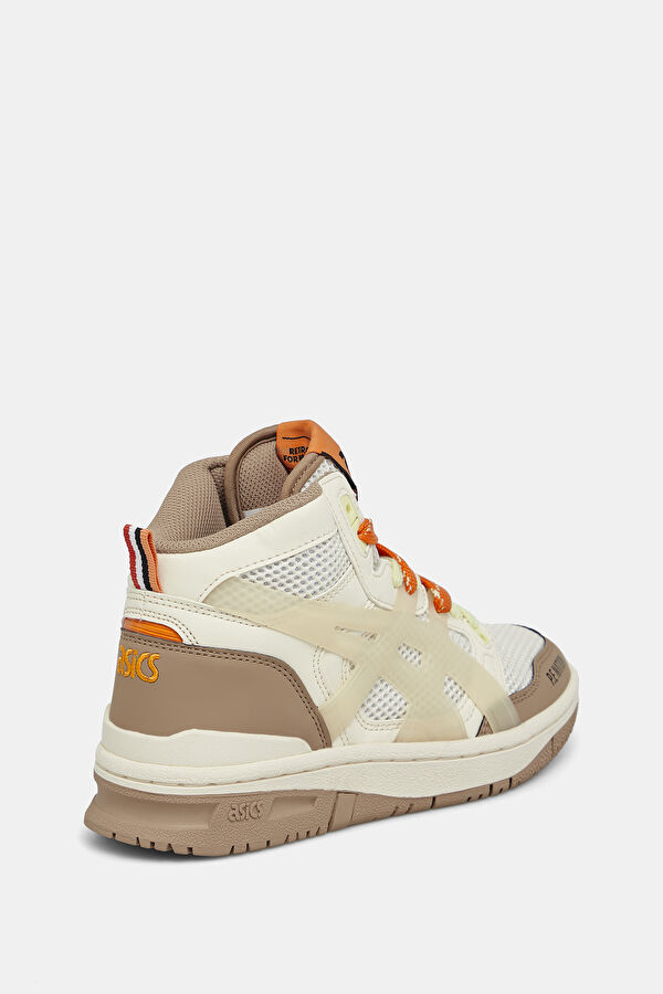 Cream Sneaker 3