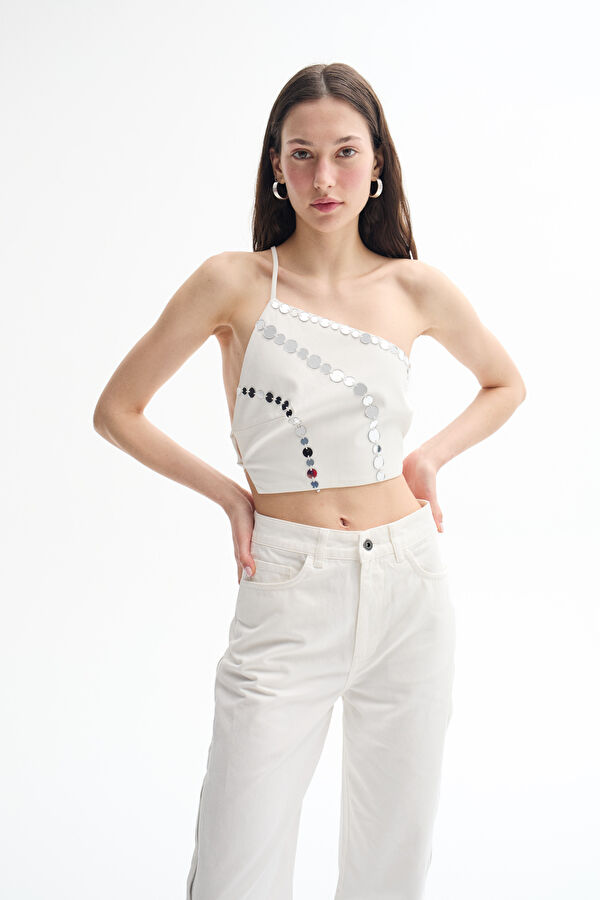 Close Fit White Strapless Blouse