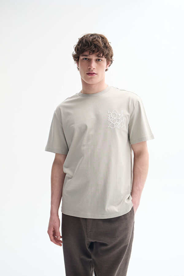 Taş Bisiklet Yaka Nakışlı T-Shirt