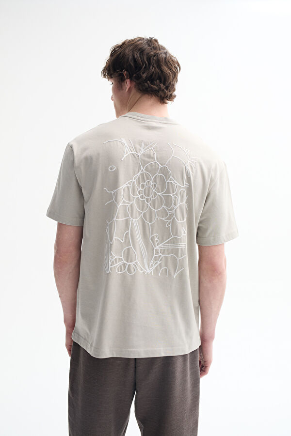 Taş Bisiklet Yaka Nakışlı T-Shirt 3