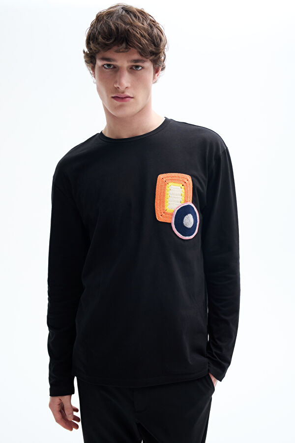 Relax Kalıp Siyah Bisiklet Yaka Garni Detaylı T-Shirt
