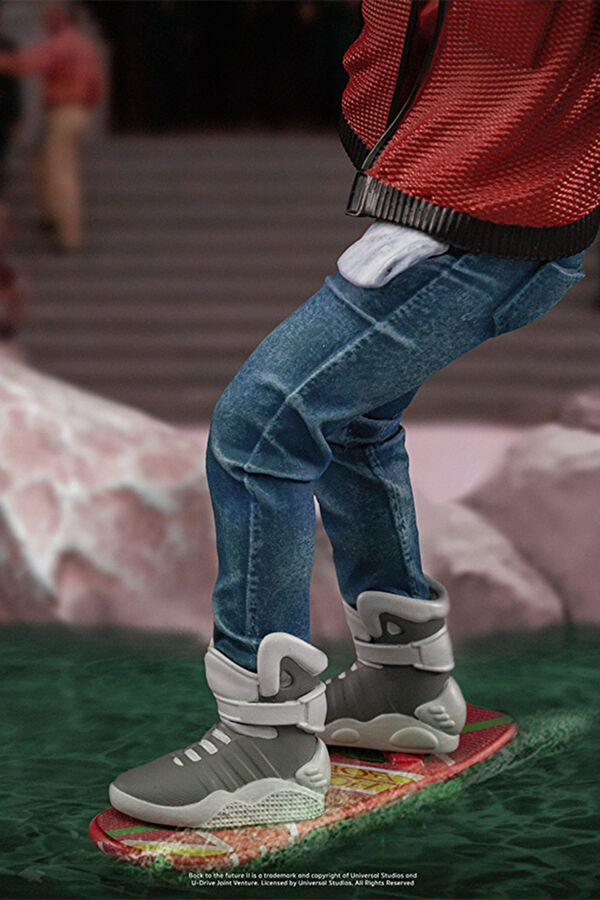 Back To The Future 2 - Marty McFly on Hoverboard Limited Edition Heykel 7