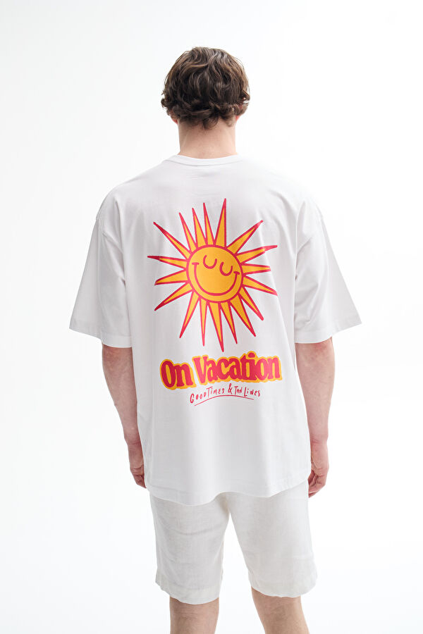 Relax Kalıp Beyaz Bisiklet Yaka Baskılı T-Shirt 2