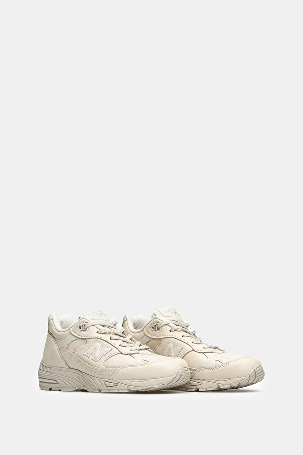 White Sneaker 2