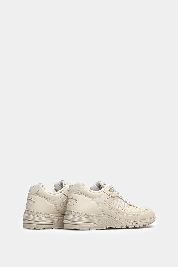 White Sneaker 3