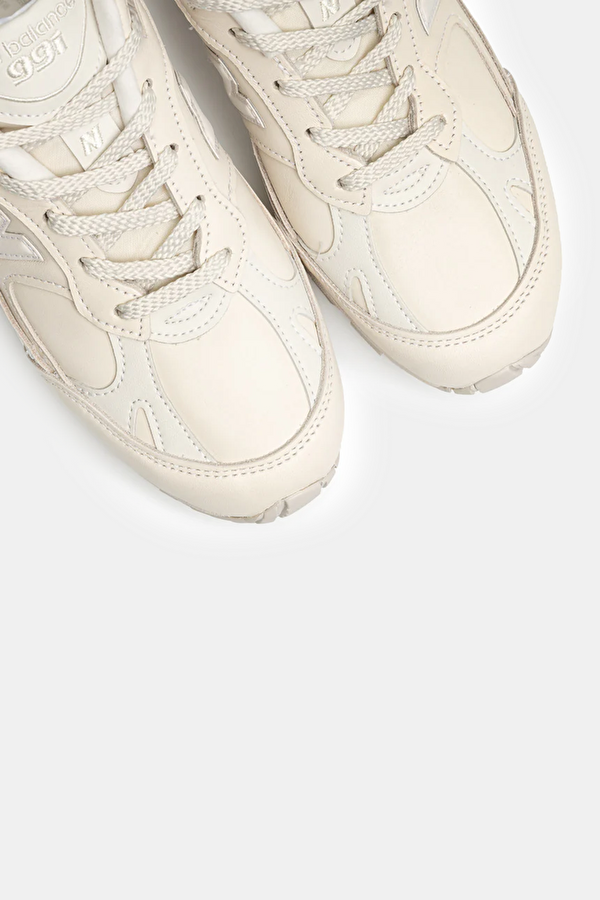 White Sneaker 5
