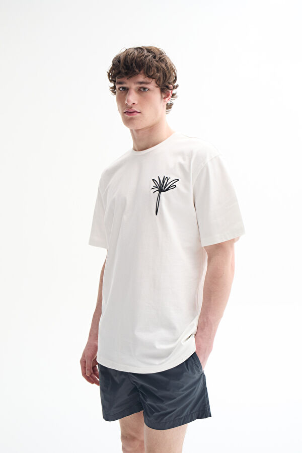 Ekru Bisiklet Yaka Nakışlı T-Shirt 5
