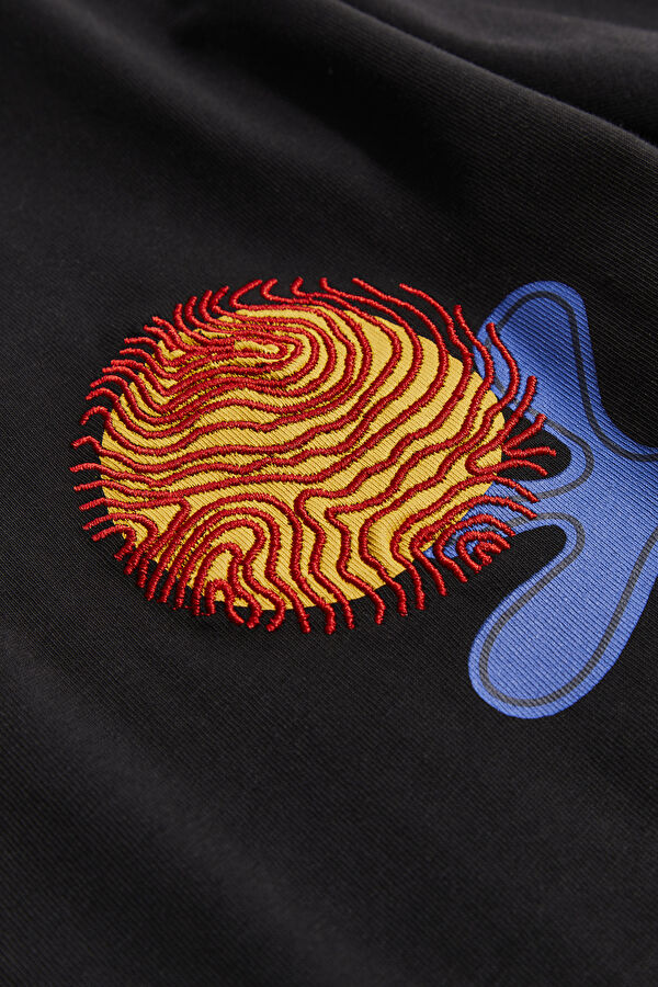 Black Design Filled Tshirt 4