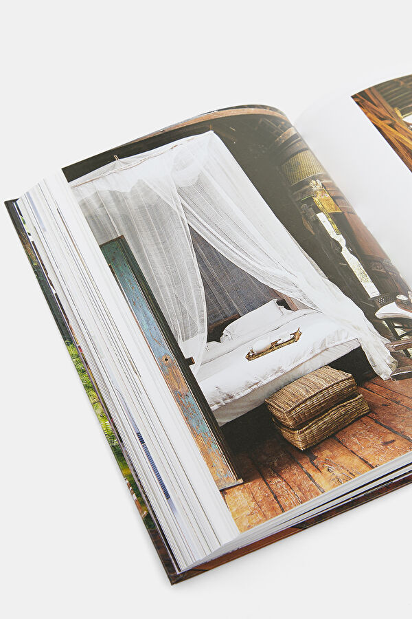 Living in Bali. 45th Ed. 8