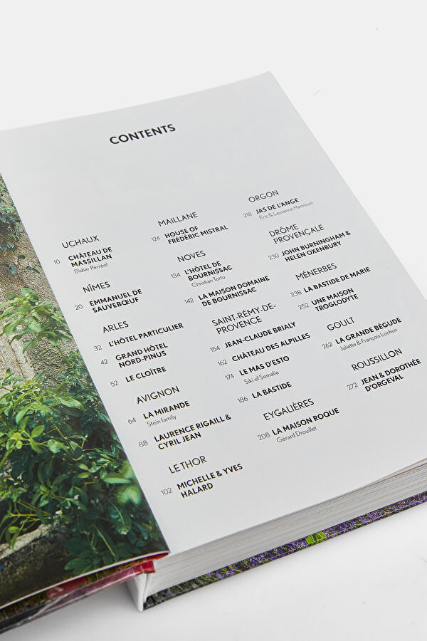 Living in Provence. 40th Ed. 4