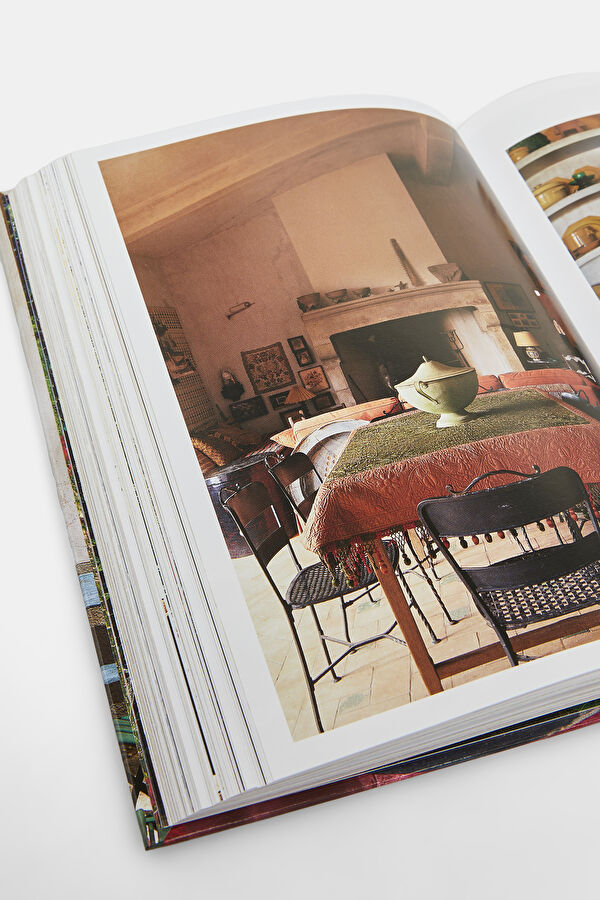 Living in Provence. 40th Ed. 10