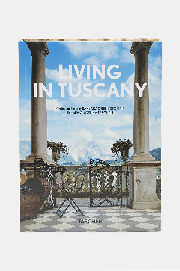 Living in Tuscany. 45th Ed.