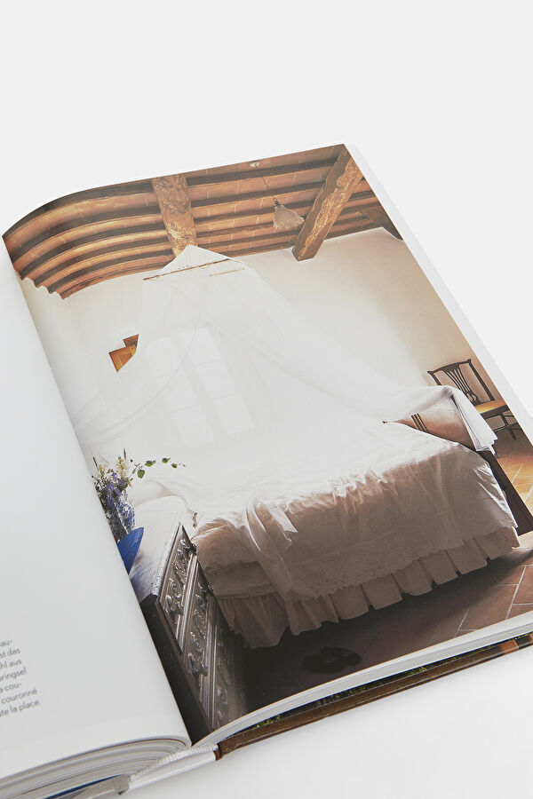 Living in Tuscany. 45th Ed. 6