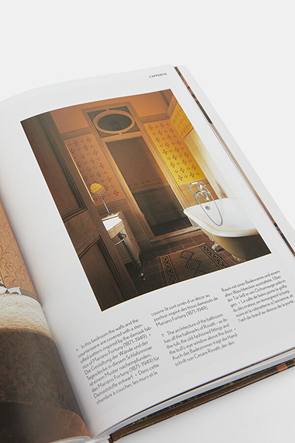Living in Tuscany. 45th Ed. 7