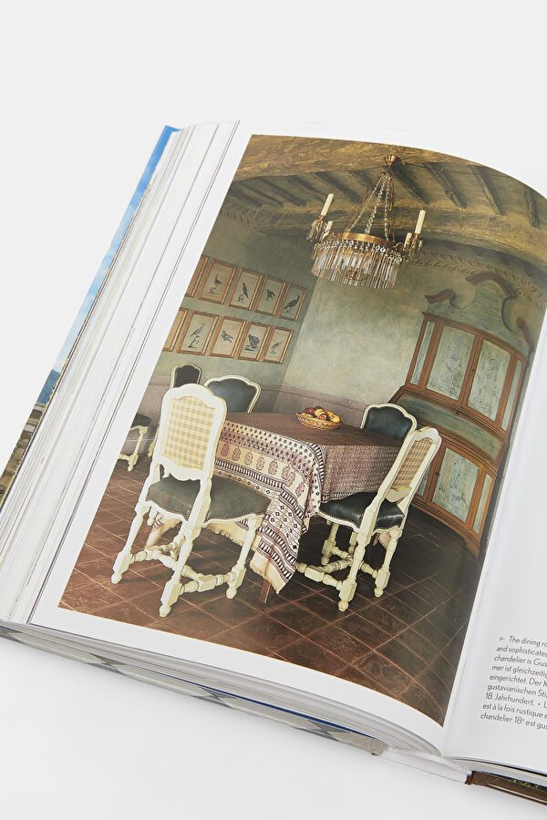 Living in Tuscany. 45th Ed. 9