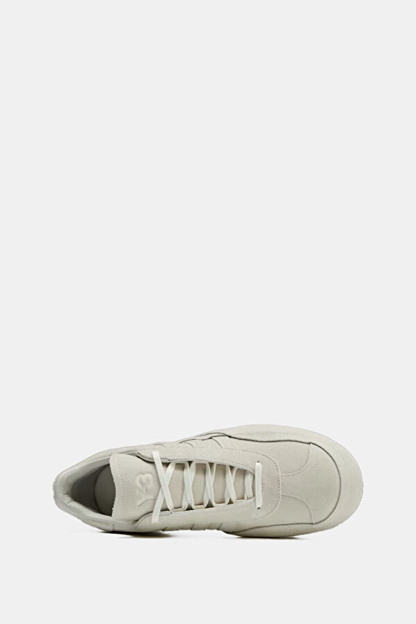 Cream Sneaker 2