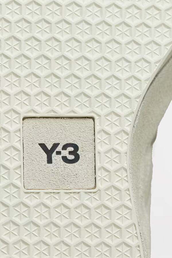 Cream Sneaker 7