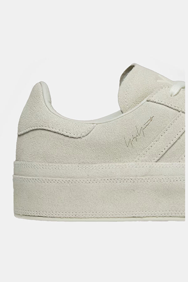 Cream Sneaker 8