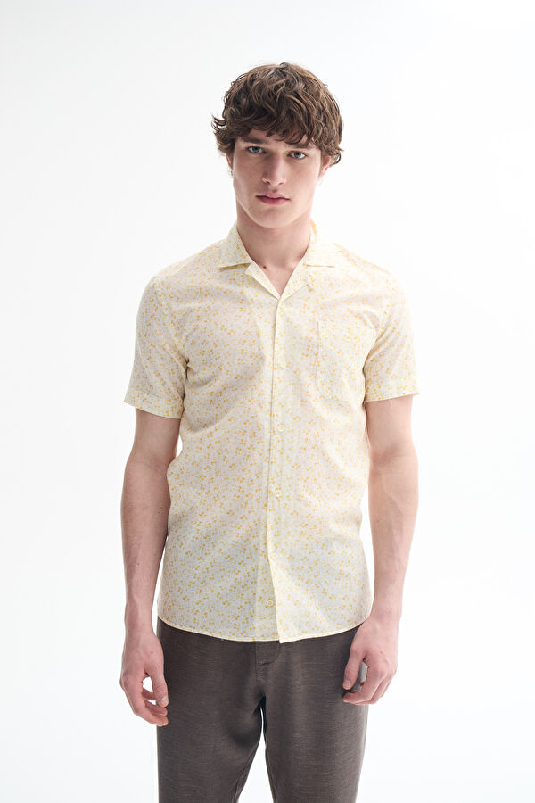 Yellow Design Filled Resort Collar Shirt