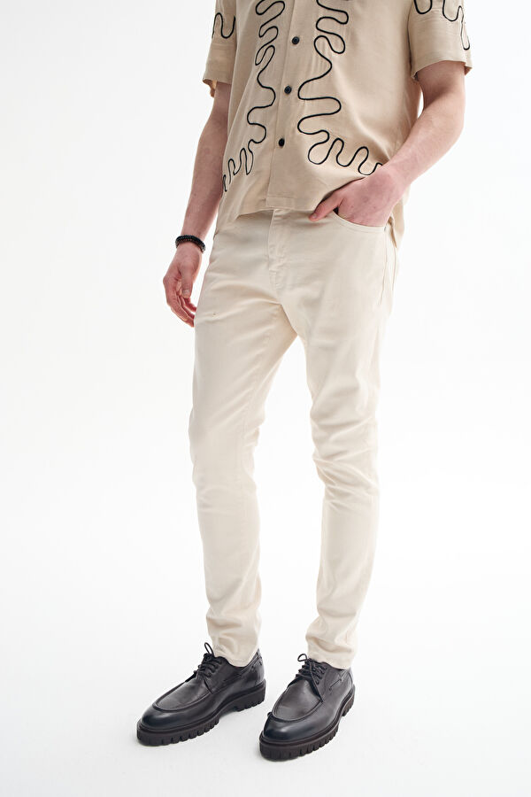 Off-white slim-fit jeans for men. 2
