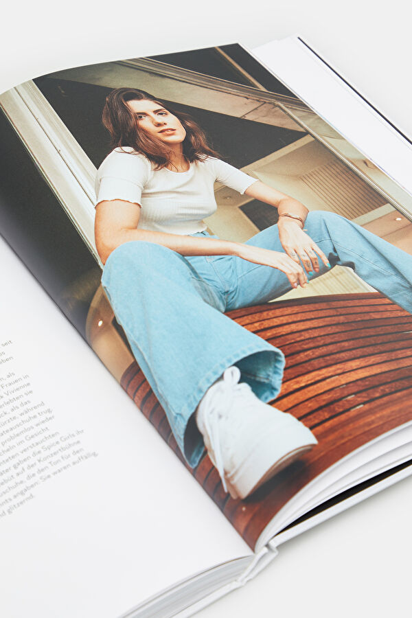 The 1990s Fashion Book 10