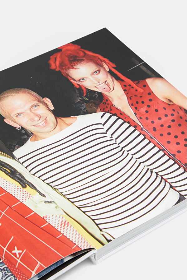 The 1990s Fashion Book 12
