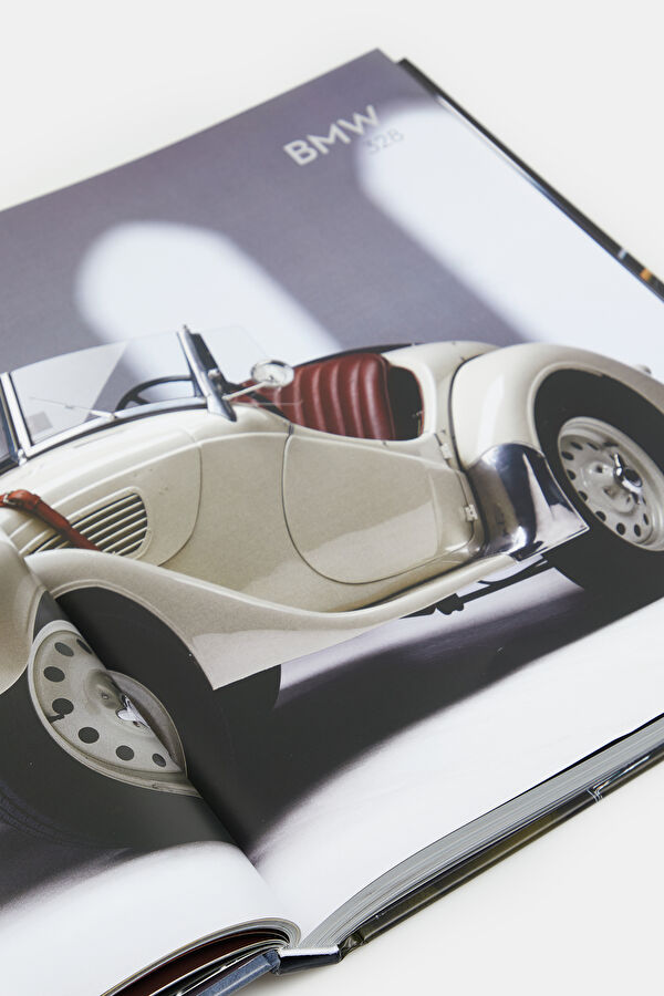 The Classic Cars Book 12