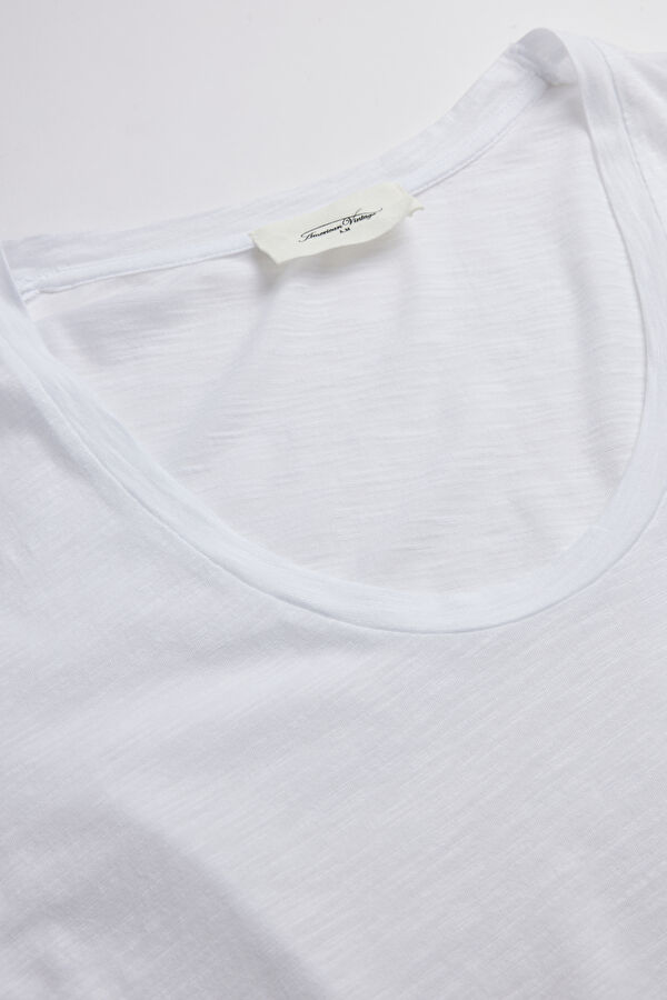 Beyaz V Yaka T-Shirt 4