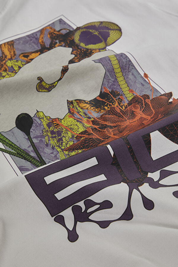 Beyaz Bisiklet Yaka Baskılı T-Shirt 6