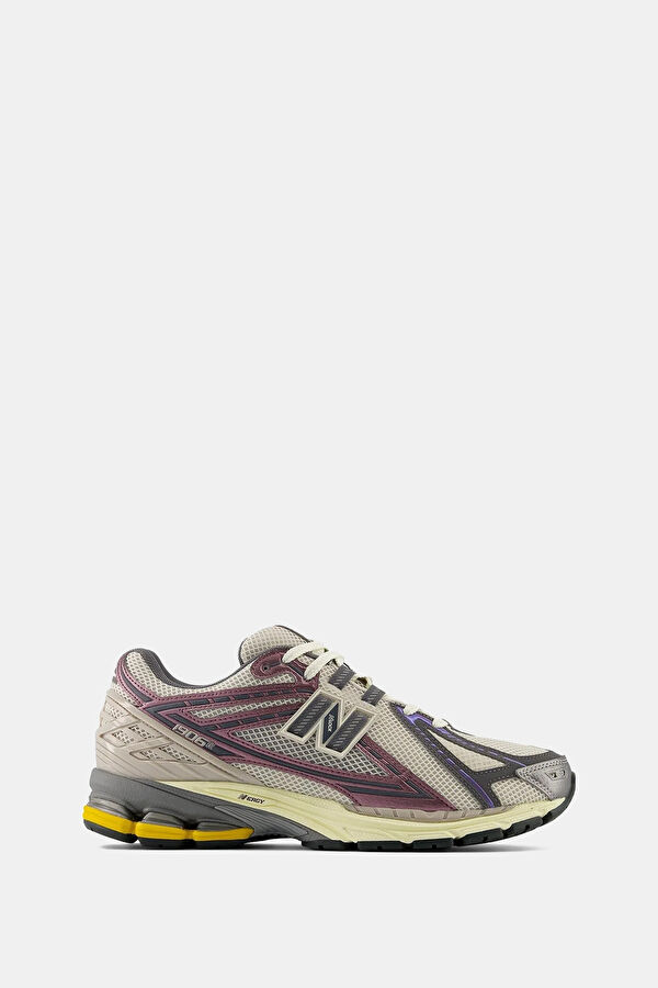 Cream Sneaker