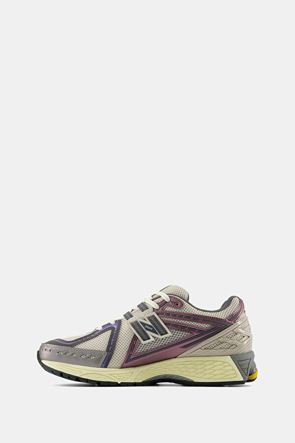 Cream Sneaker 2
