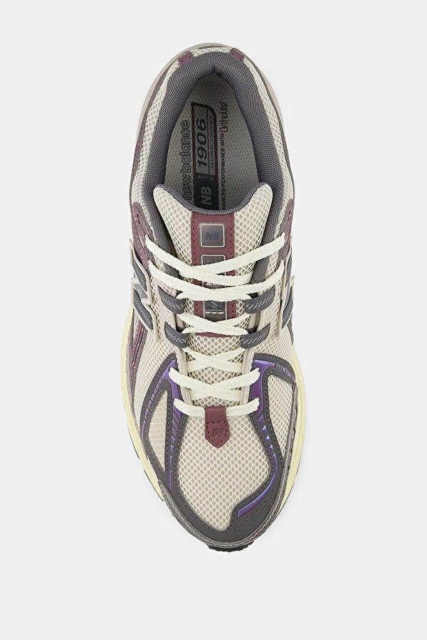 Cream Sneaker 3