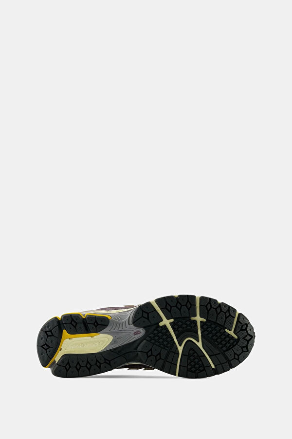 Cream Sneaker 4