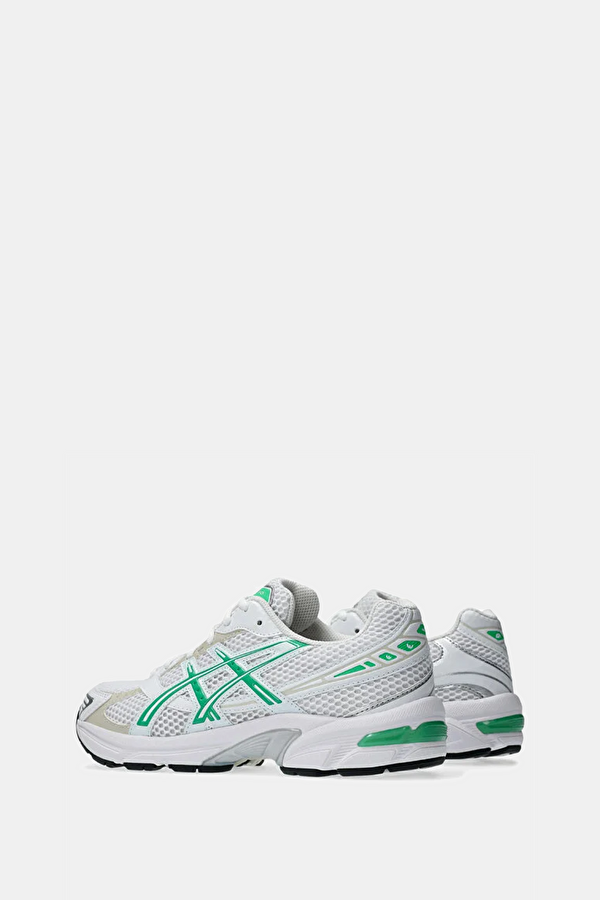 White Sneaker 4