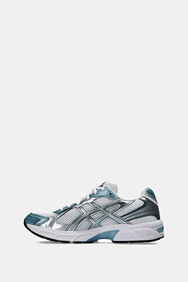 White Sneaker 2