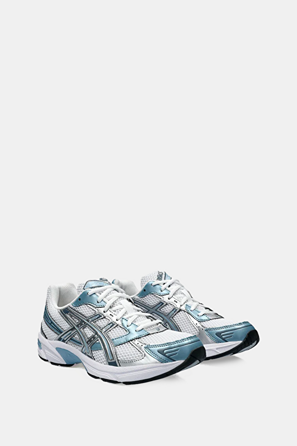 White Sneaker 3