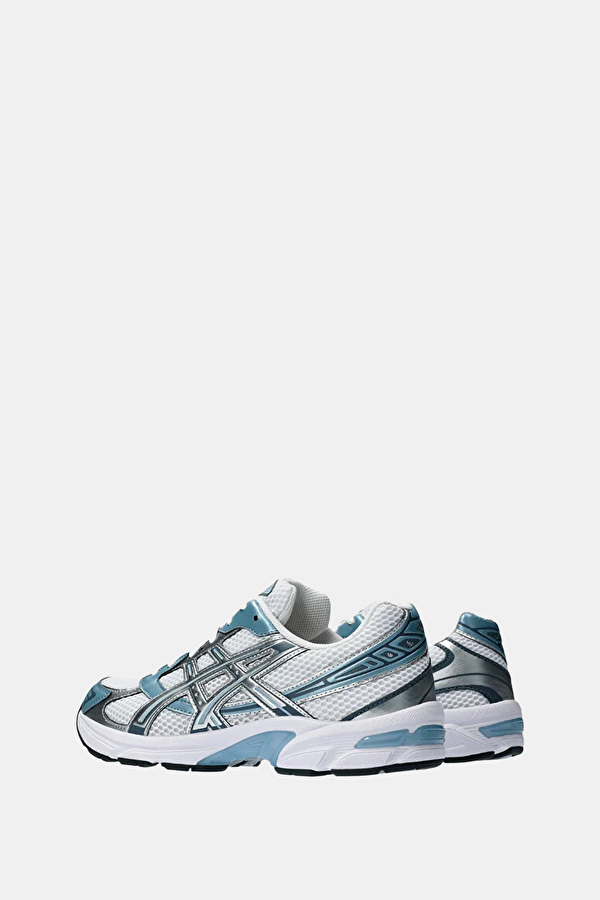 White Sneaker 4