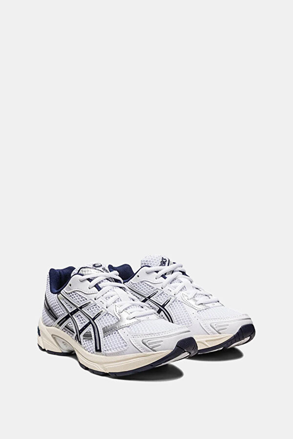 White Sneaker 3