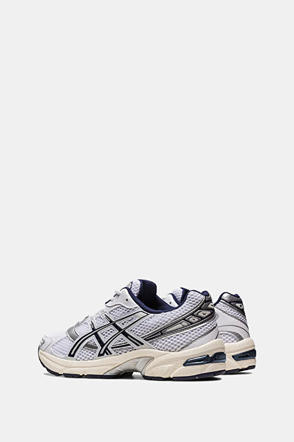 White Sneaker 4
